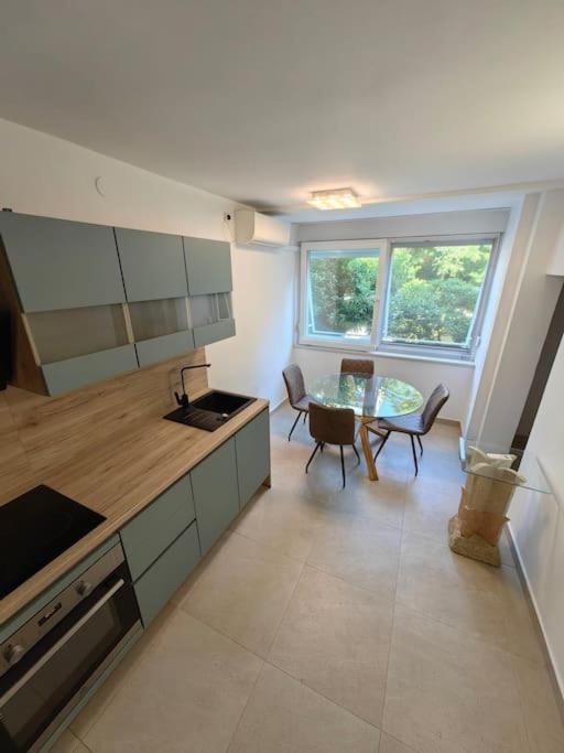New 1 Bedroom Near Center And Beach سبليت المظهر الخارجي الصورة